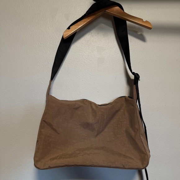 Baggu Medium Cargo Crossbody Bag - Picture 2 of 2